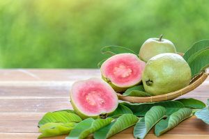 Frutto di Guava su tavolo